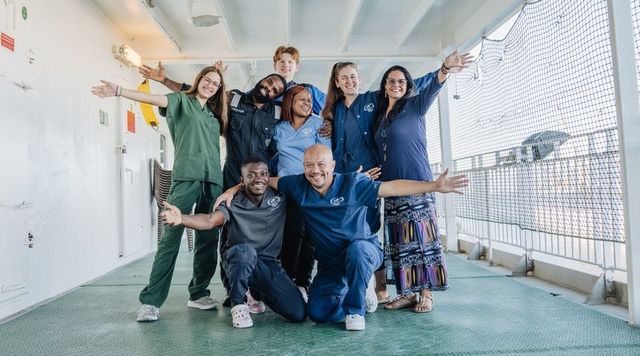 1766394140-45a499cf407cd423