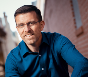 Webinar hosting presenter 