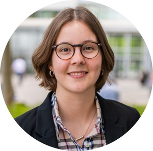 Webinar hosting presenter Beatriz Santos