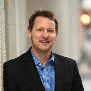 Webinar hosting presenter 