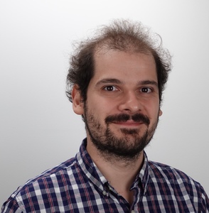 1704282762-5aa2595fff97be45