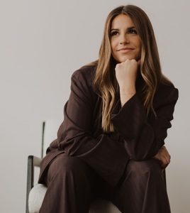 Webinar hosting presenter 