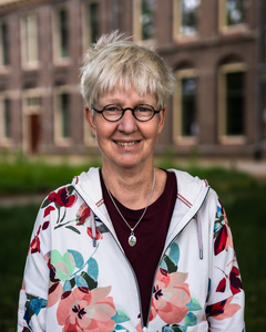 1757586878-1f18cdbdff75b7af