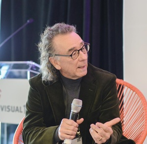 Webinar hosting presenter 