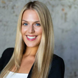 Webinar hosting presenter Amanda Boyd