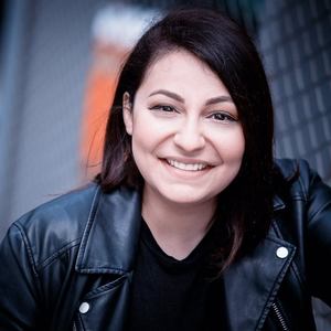 Webinar hosting presenter Marie I