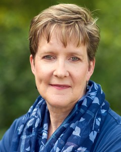 Webinar hosting presenter Sunny Raybern