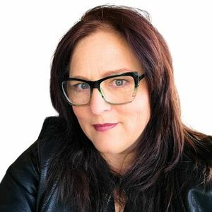 Webinar hosting presenter Alison Cossette