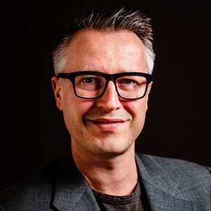 Webinar hosting presenter 