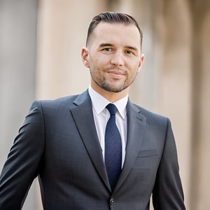 Webinar hosting presenter 