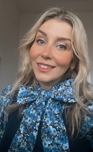 Webinar hosting presenter 