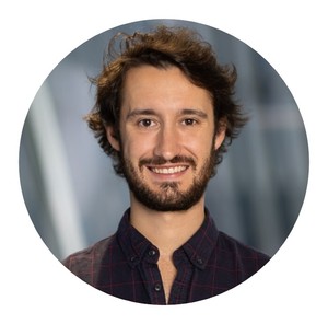 Webinar hosting presenter 