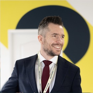 Webinar hosting presenter 