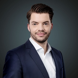 Webinar hosting presenter 