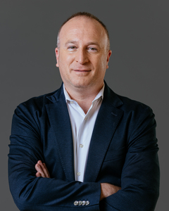 1758653451-261156027de72912