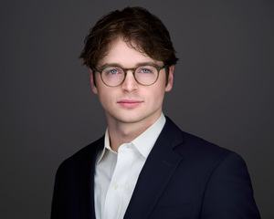 Webinar hosting presenter 