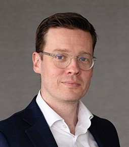 1760359253-5a8f4ed734735342