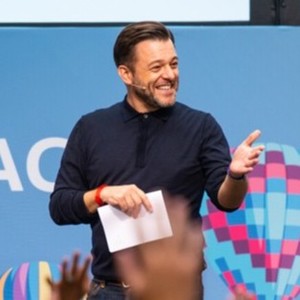 Webinar hosting presenter 