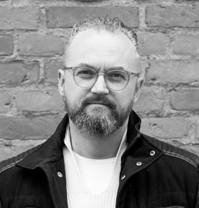 Webinar hosting presenter 