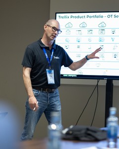 Webinar hosting presenter 