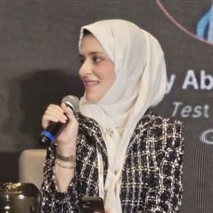 Webinar hosting presenter 