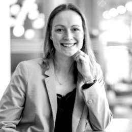 Webinar hosting presenter 