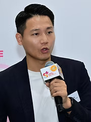 Webinar hosting presenter 