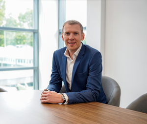 1761143974-ab464c56b4e77f77