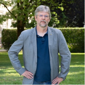 1761734260-437f4e42e287fc3b