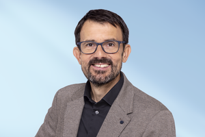 Webinar hosting presenter Franck Robin