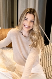 Webinar hosting presenter 