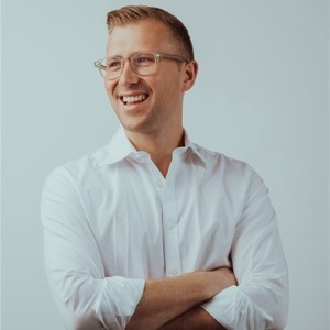 Webinar hosting presenter 