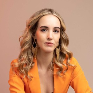 Webinar hosting presenter 