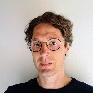 Webinar hosting presenter 