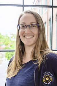 Webinar hosting presenter 