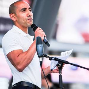 Webinar hosting presenter 