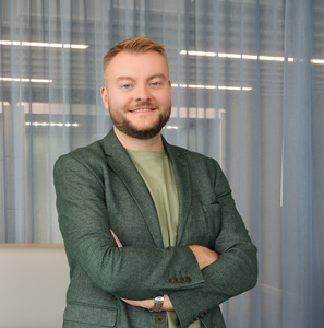 1764098149-364a6c326e93f732