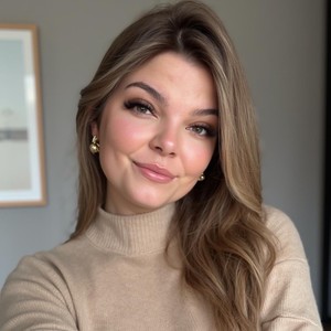 Webinar hosting presenter Kea B