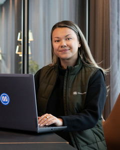 Webinar hosting presenter 