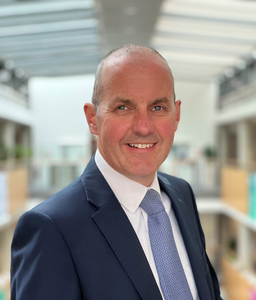 Webinar hosting presenter 