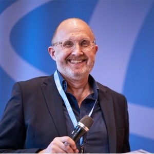 Webinar hosting presenter 