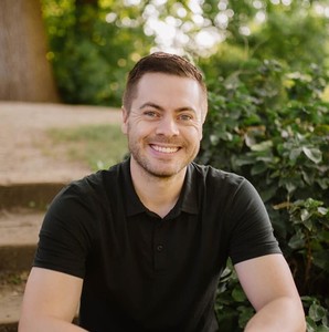 Webinar hosting presenter 