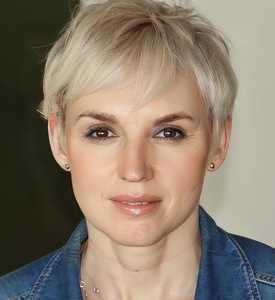 Webinar hosting presenter Burcu Demir