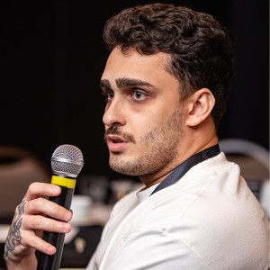 Webinar hosting presenter 