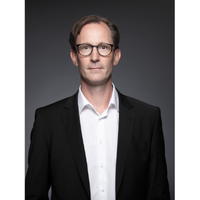 Webinar hosting presenter 