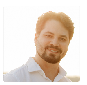 Webinar hosting presenter MonetizeMore Marketing