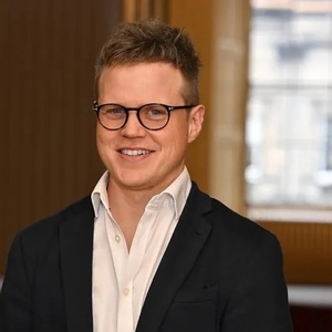 Webinar hosting presenter 