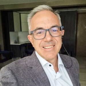 Webinar hosting presenter 