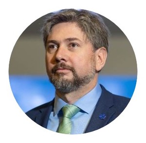 Webinar hosting presenter 