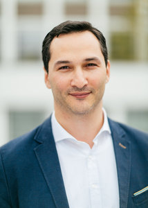 Webinar hosting presenter 